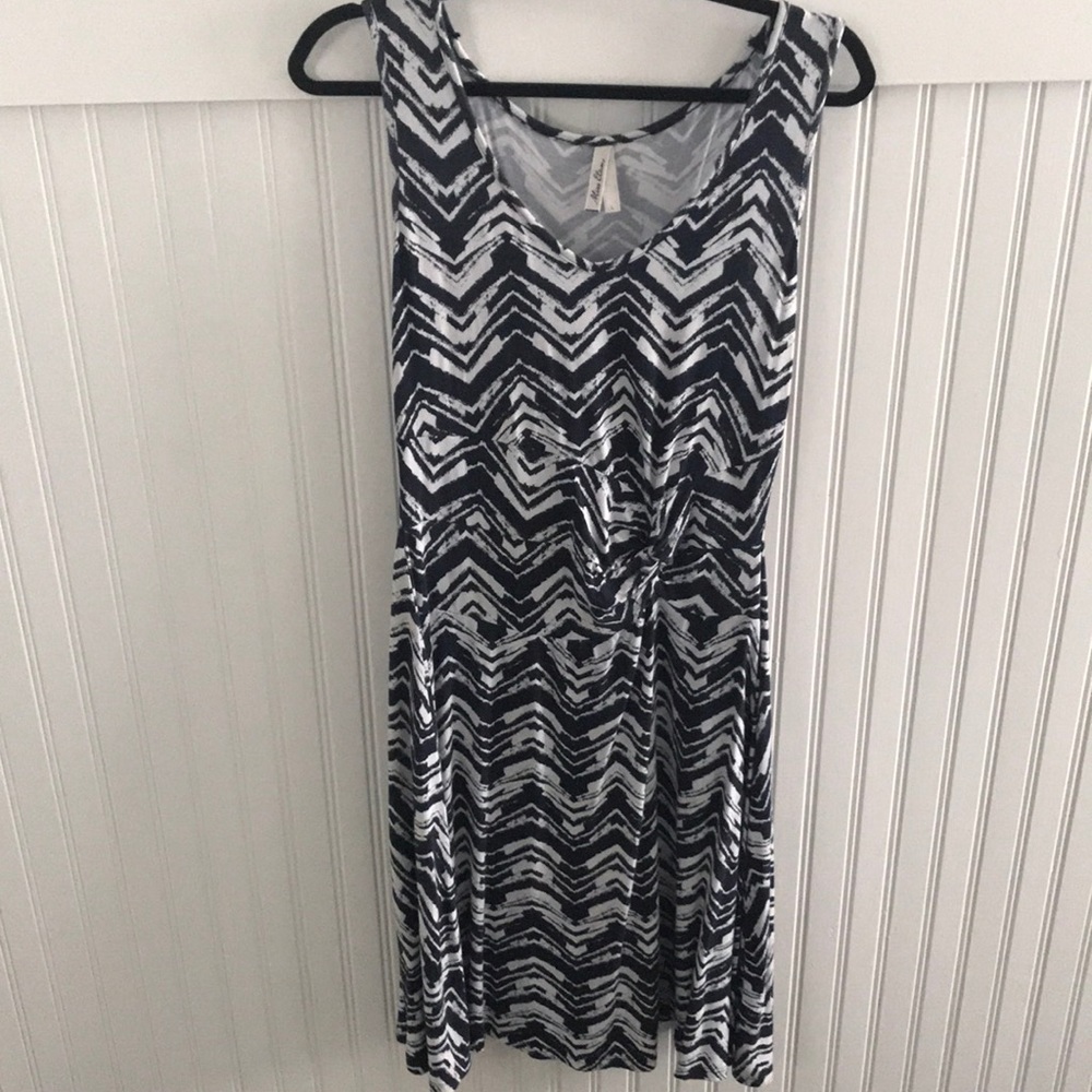 Sleeveless blue and white dress
